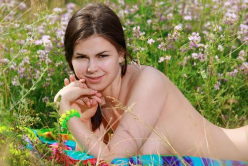 Brunette Honey Karolina Young Needs To Show Off Her Stunning Body Outdoors. on pornstar6.com