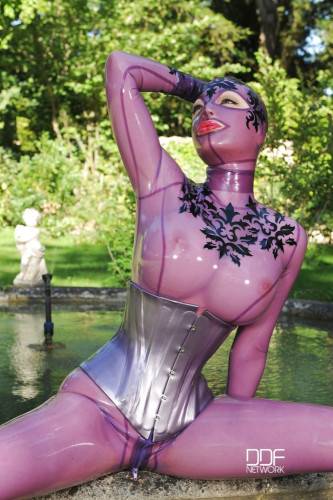 Stunning british Latex Lucy enjoys bdsm action at pool - Britain on pornstar6.com