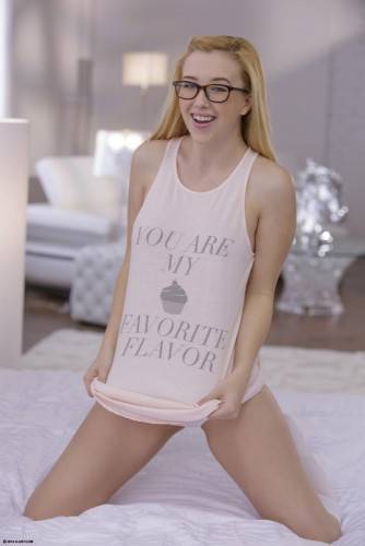 Small Titted Bimbo In Glasses Samantha Rone Is Pleasingly Licking And Riding The Stick on pornstar6.com