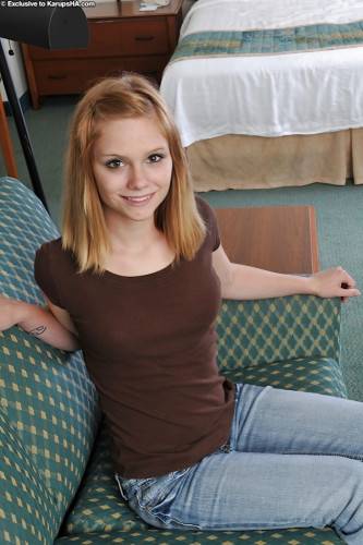 Foxy teen Brittny in tight jeans exhibiting her butt and pussy on pornstar6.com