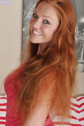 Foxy american redheaded teen Farrah Flower revealing big hooters and bald pussy - Usa on pornstar6.com