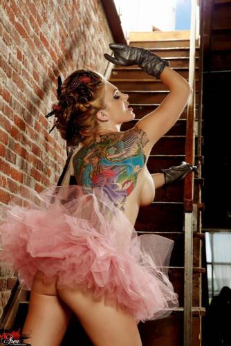 Tattooed Redhead With Big Boobs And Long Legs Jesse Capelli Poses On The Stairs on pornstar6.com