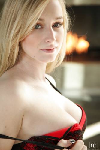 Sexy american blonde teen Stacie Jaxxx showing big boobs and masturbating - Usa on pornstar6.com