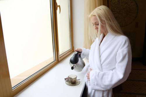 Stunning Blonde Vika D Is Letting Us Take Peek Inside Her Bathroom As She Bathes on pornstar6.com