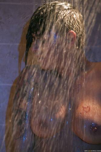 Sexy american porn star Eva Angelina in softcore shooting in shower - Usa on pornstar6.com