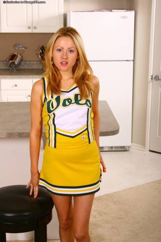 Sexy Cheer Girl Sindee Jennings With Neat Pussy Pulls Off Her Yellow Uniform And Panties on pornstar6.com