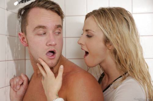 Deluxe american blonde porn star Karla Kush suck rod and take and fucked hard in shower - Usa on pornstar6.com