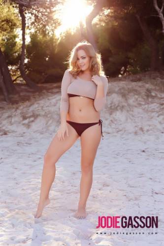 For Jodie Gasson There Is No Better Place To Be Naked Than On The Beach. on pornstar6.com