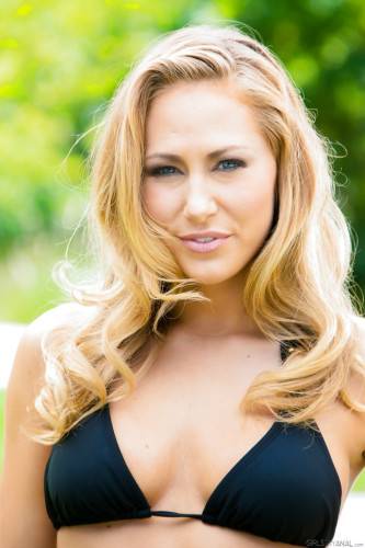 Very attractive american blonde Carter Cruise in fancy bikini reveals her ass outdoor - Usa on pornstar6.com