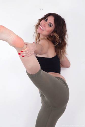 Luscious italian cutie Terri Rose reveals small tits and spreads her legs - Italy on pornstar6.com
