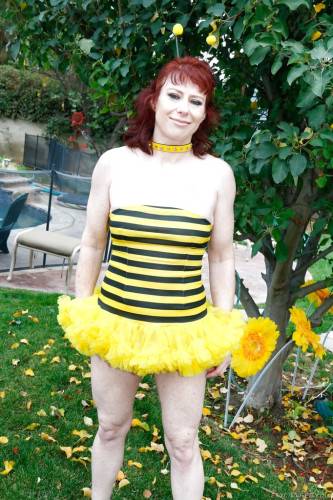 Hot red-haired mature Dirty Garden Girl in fancy skirt exhibiting her ass and jerking off outside on pornstar6.com