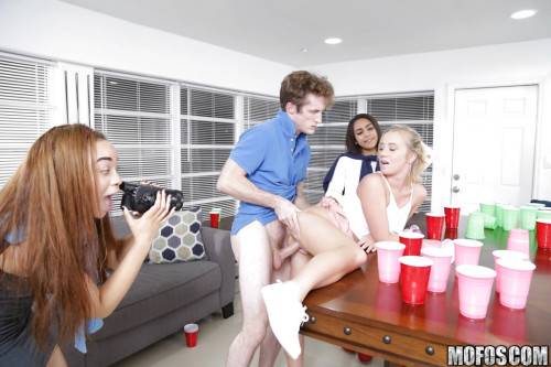 Svelte american blonde youthful Bailey Brooke in hardcore groupsex action - Usa on pornstar6.com