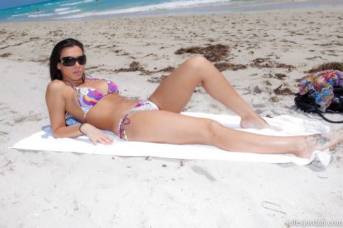 Enchanting american brunette milf Rachel Starr in boy-girl action on the beach - Usa on pornstar6.com
