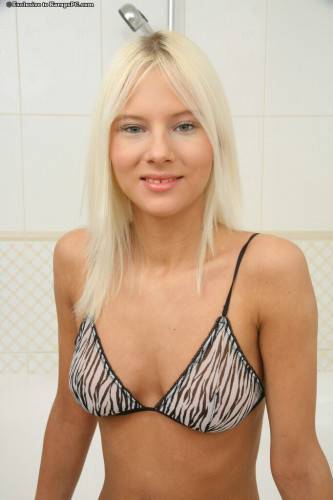 The Blonde Teen Barbie A Decided To Masturbate Shaved Nub In The Hot Bath on pornstar6.com