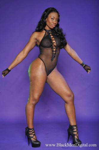 Ebony Temptress La Starya With Big Booty Poses In See-through Black Body Suit on pornstar6.com