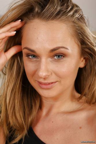 Stunning ukrainian blonde Ivana Sugar likes some hot foot fetish - Ukraine on pornstar6.com