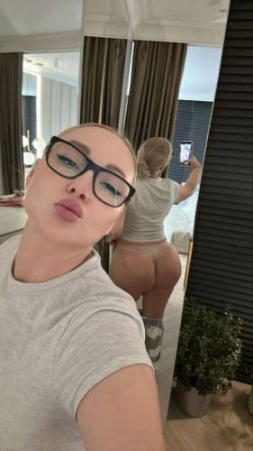 Blonde.curvy on pornstar6.com