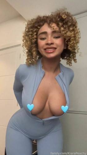 Kiarapeachlegit on pornstar6.com