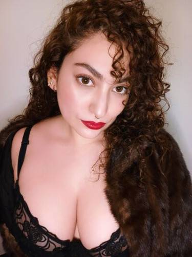 Curvy-goddess curvy_goddess_ littlecurvygoddess on pornstar6.com